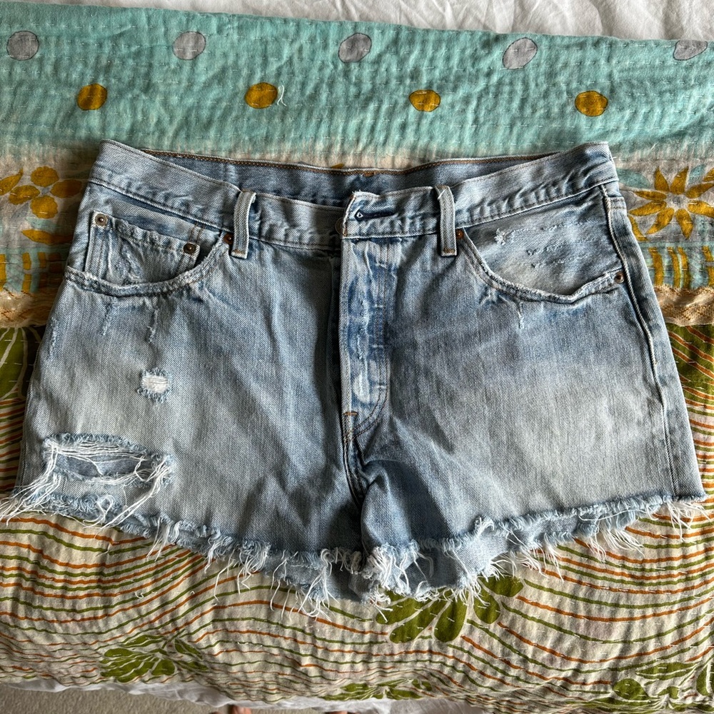 Levi’s vintage cut off distressed jeans short cut off